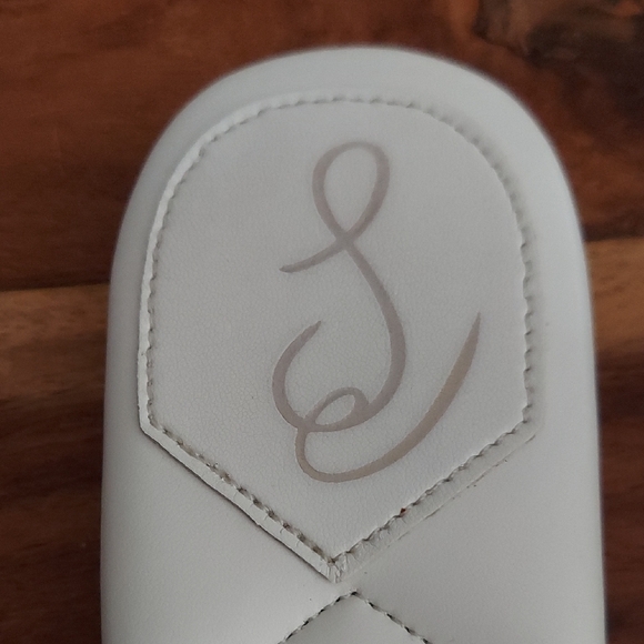 Sam Edelman White Quilted Slide Sandals, Size 9 - Picture 9 of 12